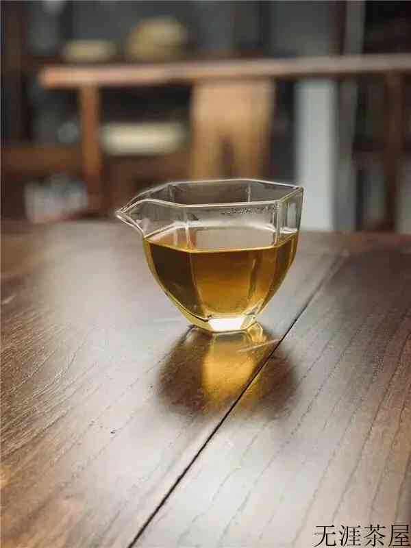 茶小白如何判断普洱生茶的年份？()
