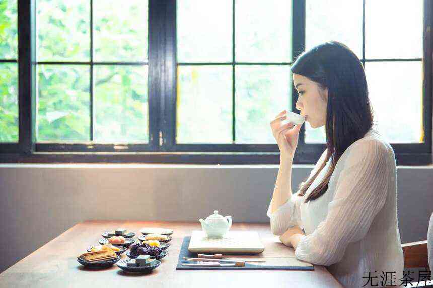 细软滑厚薄利，普洱茶的汤感该如何感受？()