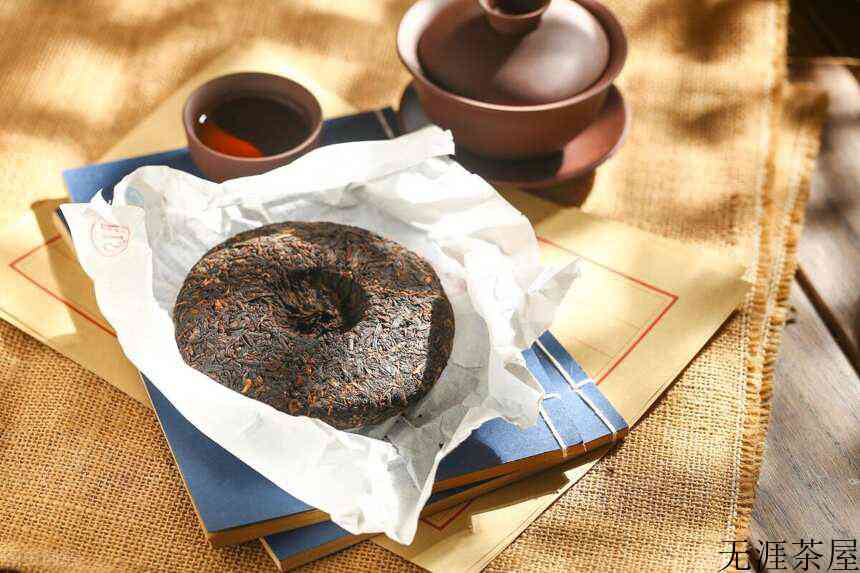 品普洱茶时，茶汤的浓淡该如何控制？()