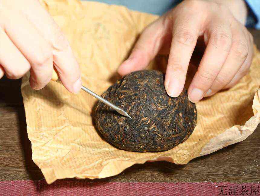 泡普洱茶时，如何正确的“撬茶”？