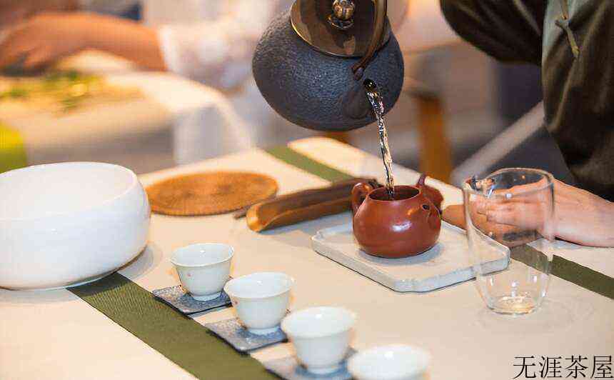 普洱茶玩家的无奈：普洱茶产业，落后葡萄酒100年？