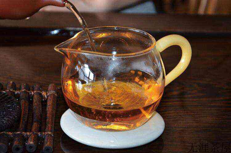2004年瑞荣号易武古茶贡品400克