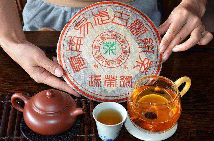 2004年瑞荣号易武古茶贡品400克