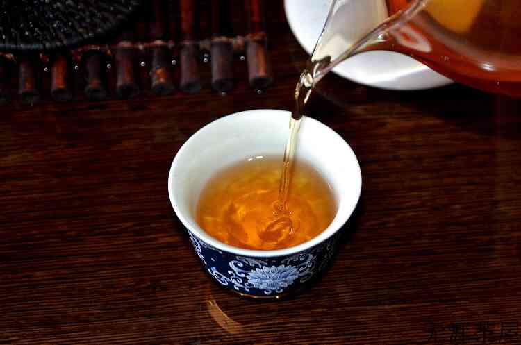 九八年班章茶王青砖