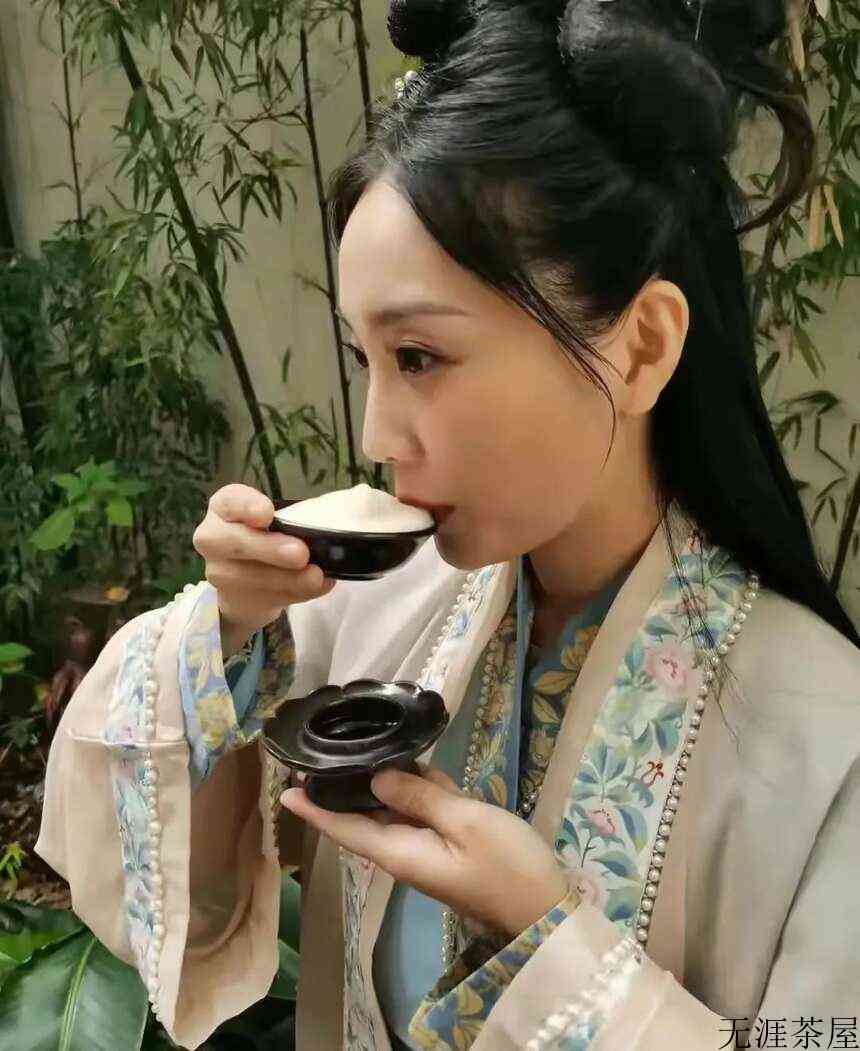 文人吃茶，一盏茶：云腴彻顶清；一口茶：清飚起檐楹