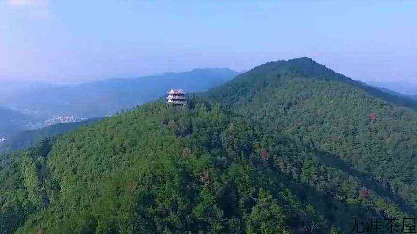 安溪十二茗山游客醉，万千意韵旷怀舒