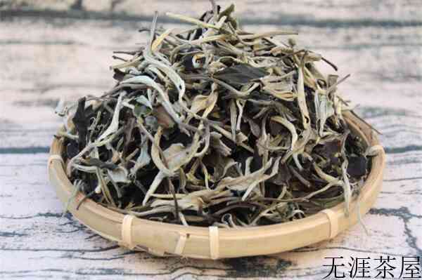 白茶喝起来，香气落水。