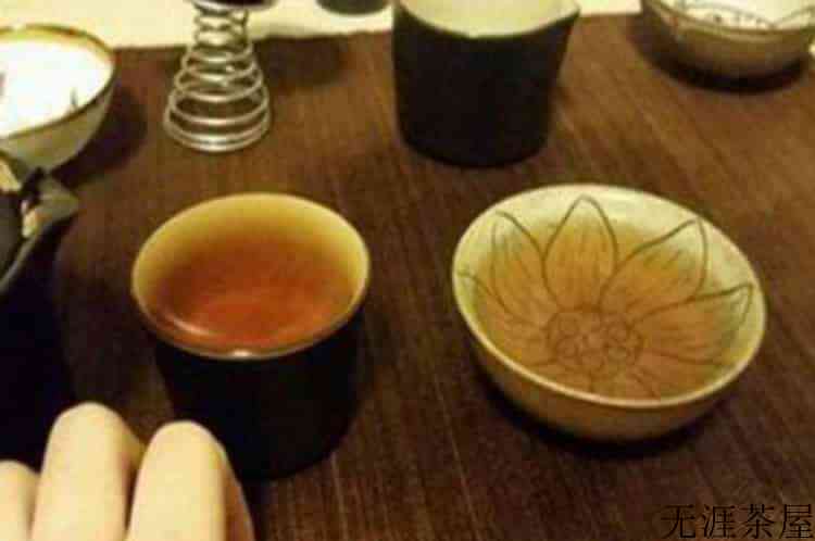 倒酒倒茶倒几分满_倒茶倒几分满最合适？