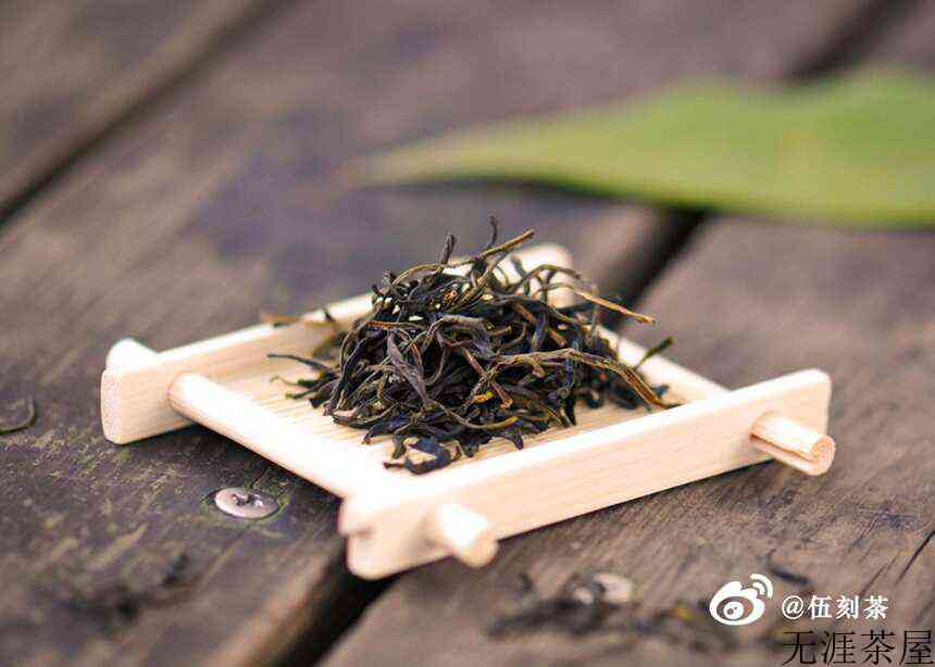 自然优雅，因为喝茶
