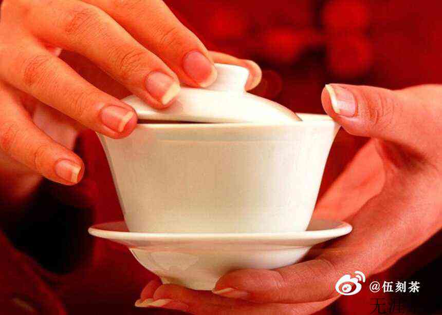 自然优雅，因为喝茶