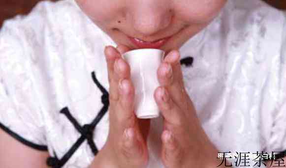 品茶的姿势是怎样的