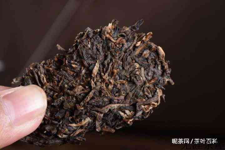 普洱茶为什么要压成饼状的？