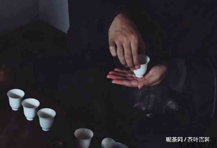每天，习惯泡一壶好茶慰藉自己
