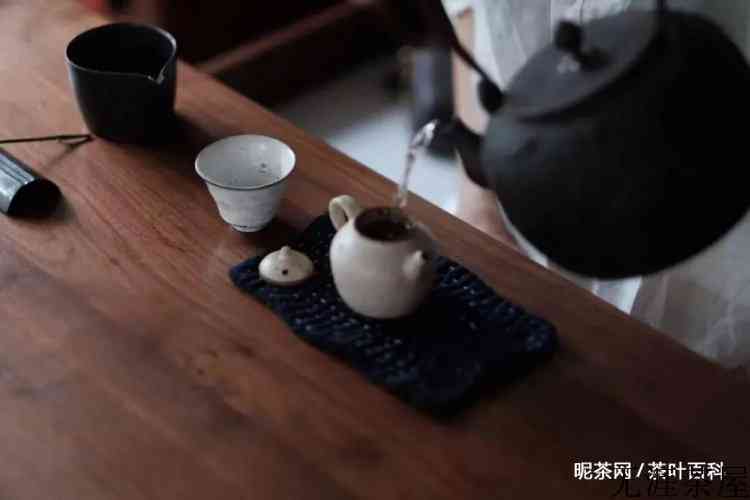 每天，习惯泡一壶好茶慰藉自己