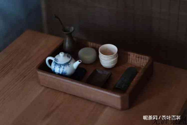 每天，习惯泡一壶好茶慰藉自己