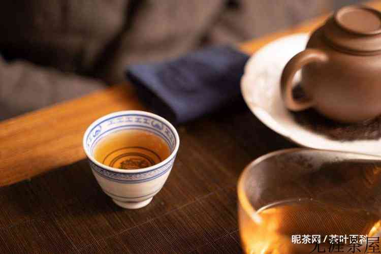泡好的茶汤上有一层雾和油，恭喜你茶不错