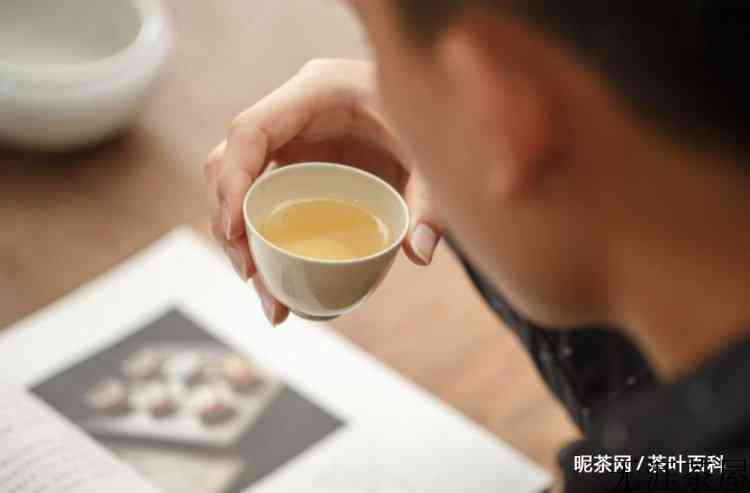 眼里全是茶，写满了故事且无是非