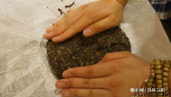 普洱茶撬茶方法