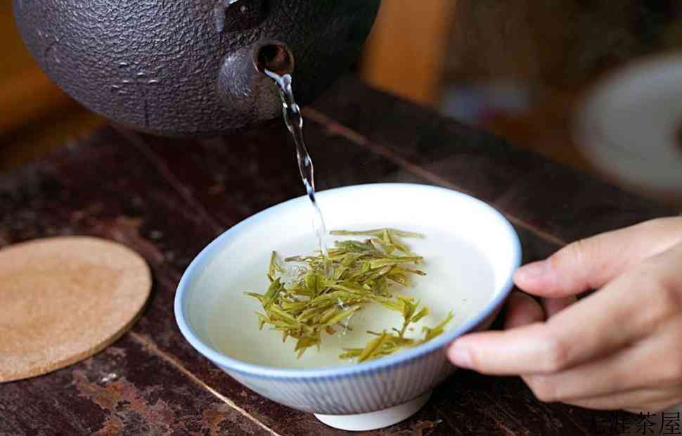 泡茶用纯净水还是山泉水