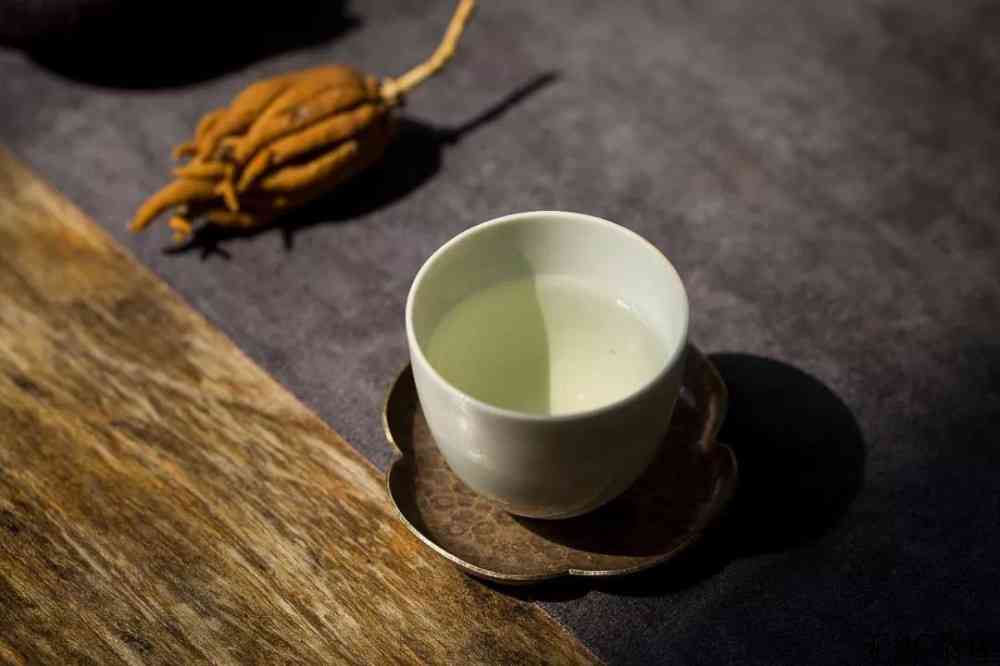 如果隔夜茶不能喝，那么把茶叶放在保温杯里是不是就没事情了