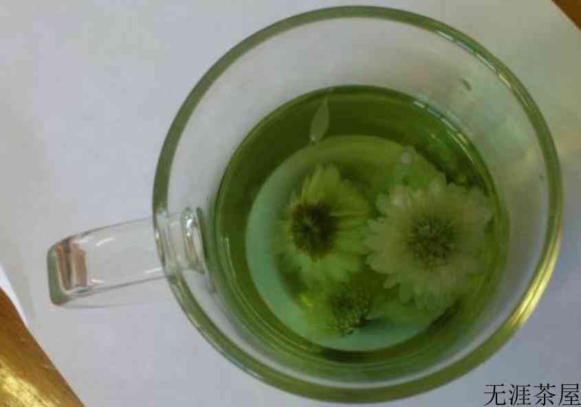 菊花泡水后为什么变绿能喝吗