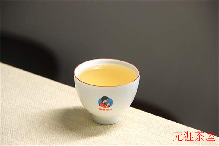 白茶的神奇功效与收藏价值 - 从新茶到老茶的转化魅力