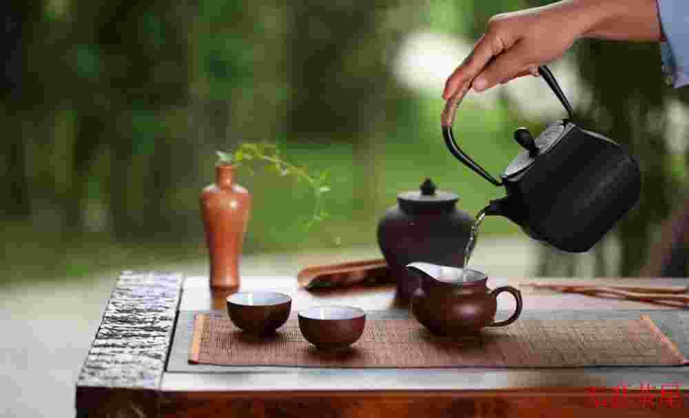 泡茶用水怎么选择 纯净水、自来水、矿泉水泡茶的区别