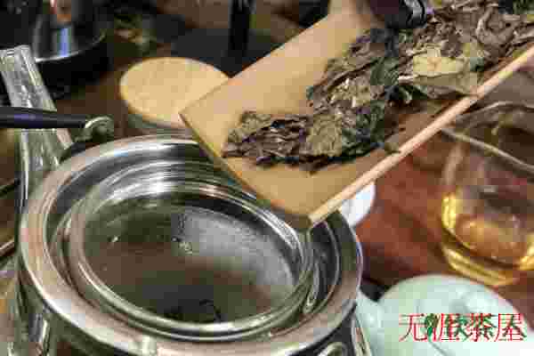 喝茶水温控制技巧，喝茶的水温一般多少最合适(不烫嘴为佳)