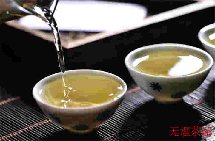 探究老白茶的奥秘：福鼎白茶如何随着时间成熟成为宝贵财富？