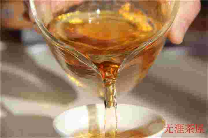 探究白茶的多样香气：你的杯子里飘溢着什么香型？