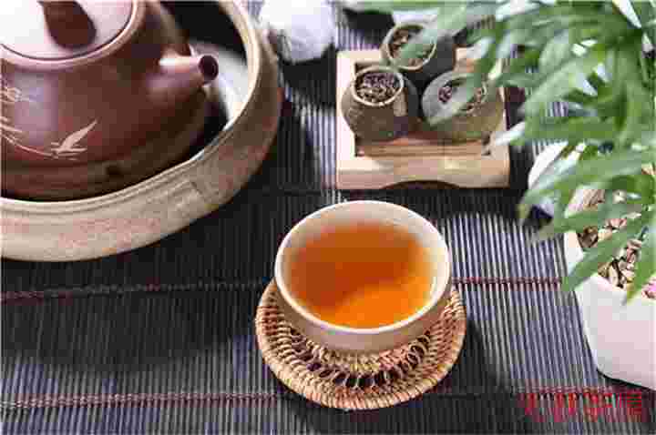 正确储存白茶的有力指南：避免简单复制普洱茶的做法