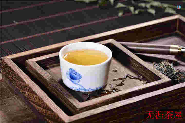 白茶的岁月之旅 - 从清冽到柔和的品味体验