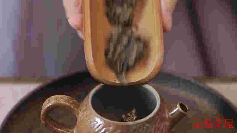 黑茶的功效与作用：生热暖腹、润肠通便、美容护肤