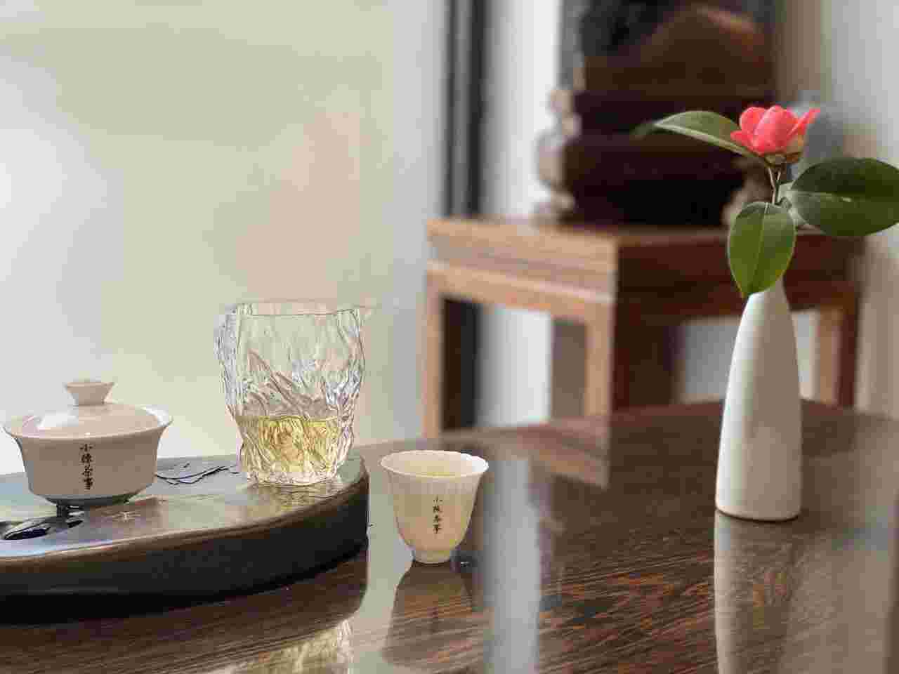 着装、坐姿、分茶、敬茶，茶桌上[茶道礼仪规矩]